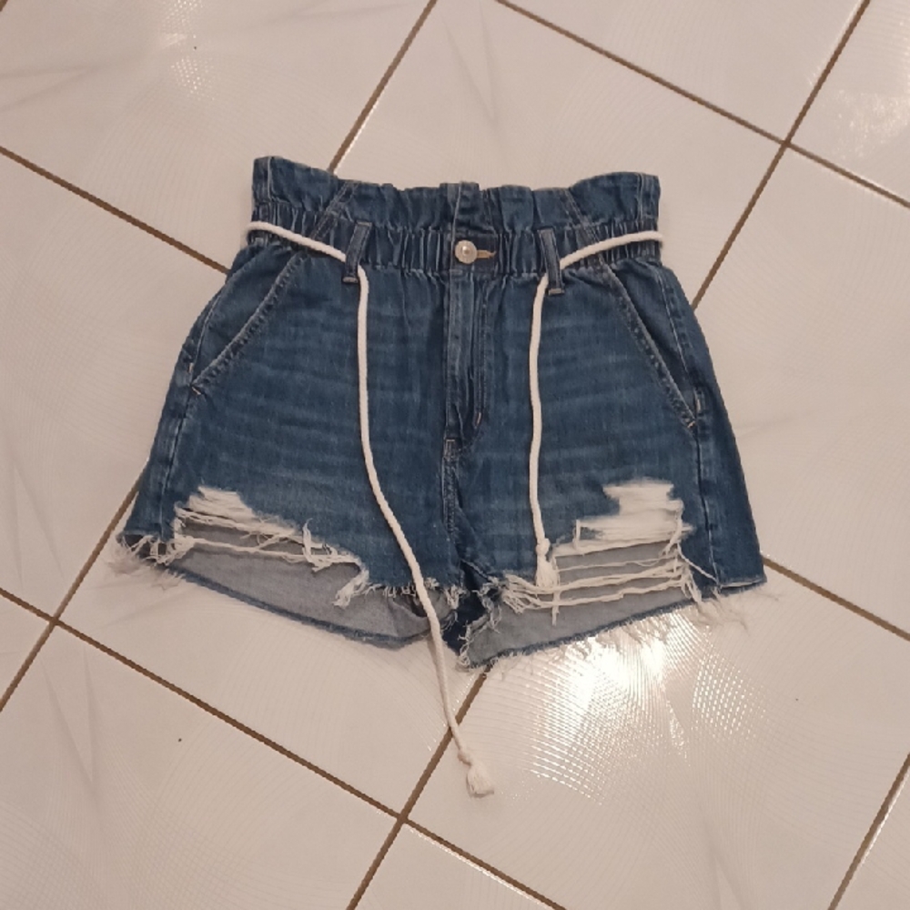 4/$80 Blue Distressed Jean Shorts With Pleated Waist & Rope Belt - Size 4